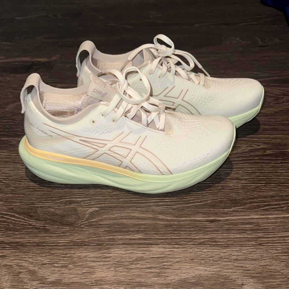 ASICS Women's Gel Nimbus 25 Cream Running Shoes